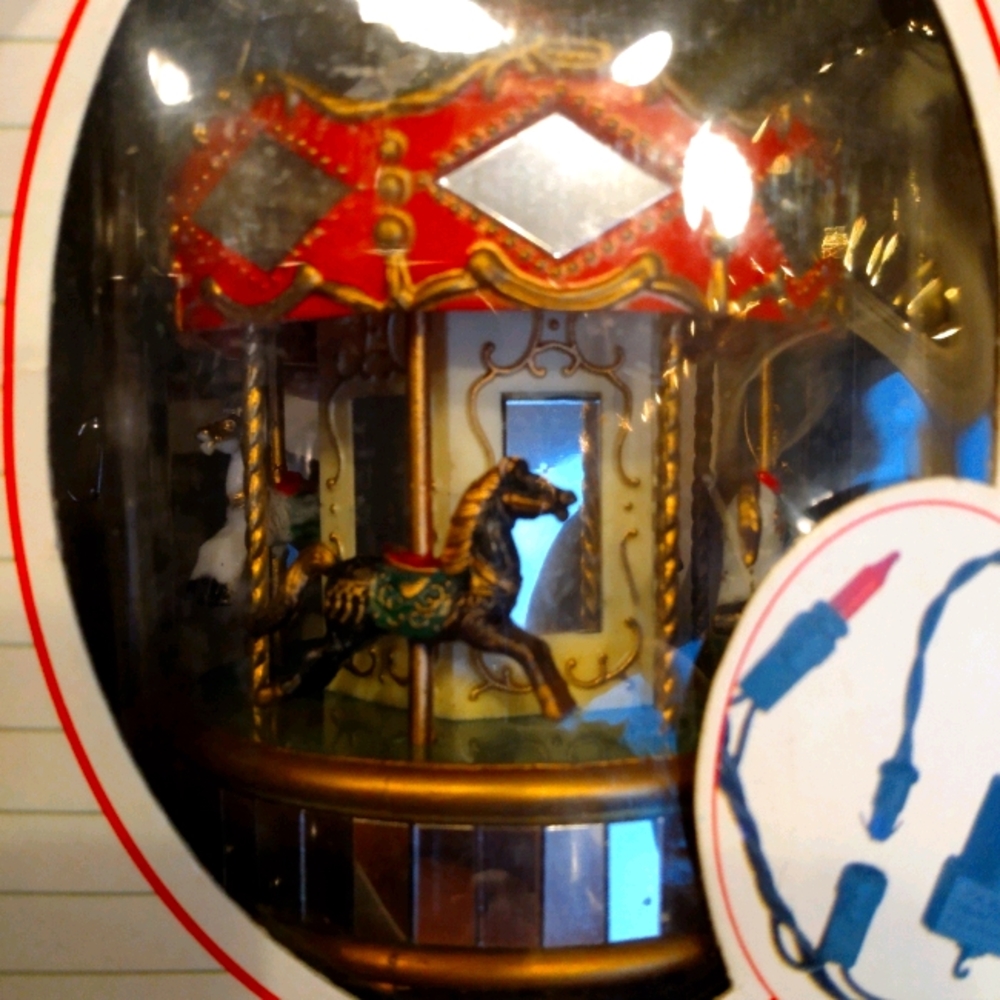 Noma Ornamotion Collectible carousel